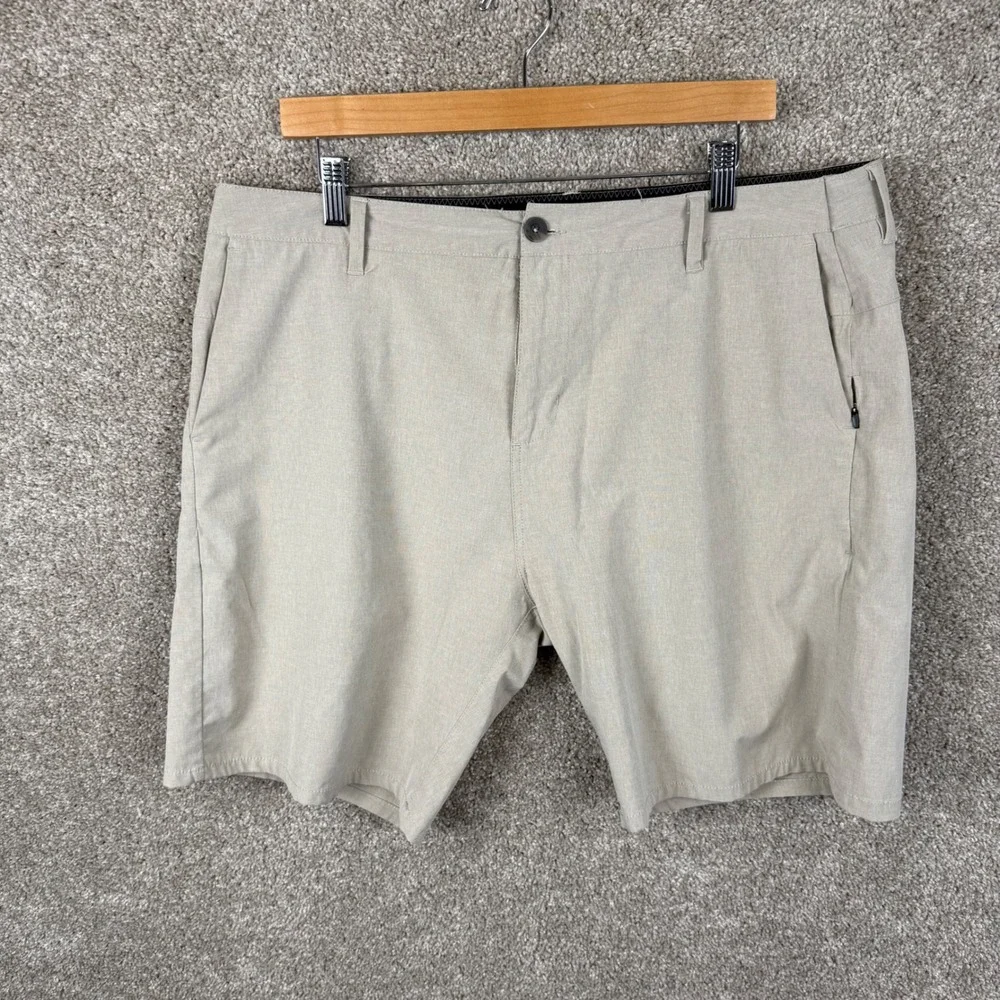 Vuori Aim Shorts Mens‎ 38 Khaki Tan Heathered Stretch Performance Golf